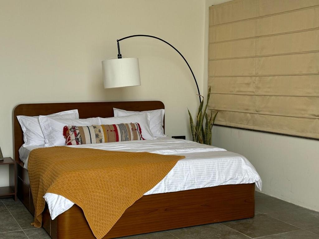 Postel nebo postele na pokoji v ubytování BaliSoul 4BR A Day in Bali,Hyderabad By Homeyhuts