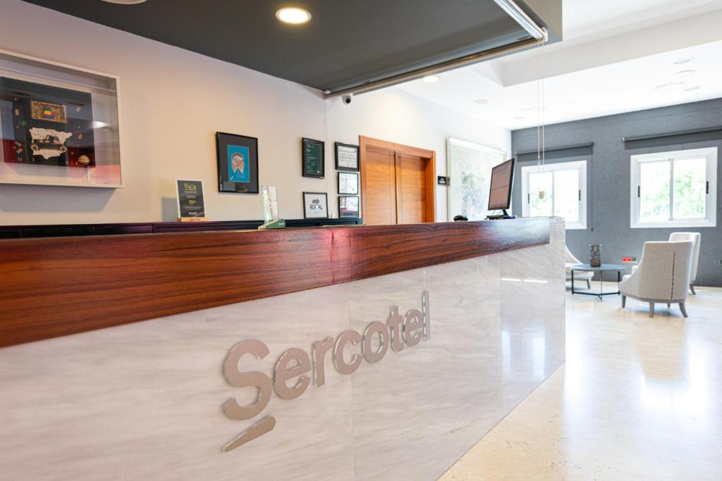 a bar at a scottsdale pharmacy with a counter at Sercotel Riscal in Puerto Lumbreras