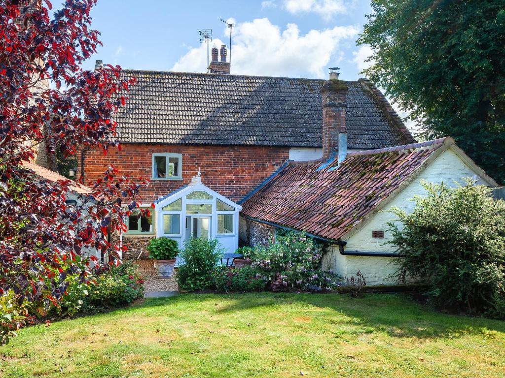 a small brick house with a roof at Colbridge Cottage in Docking