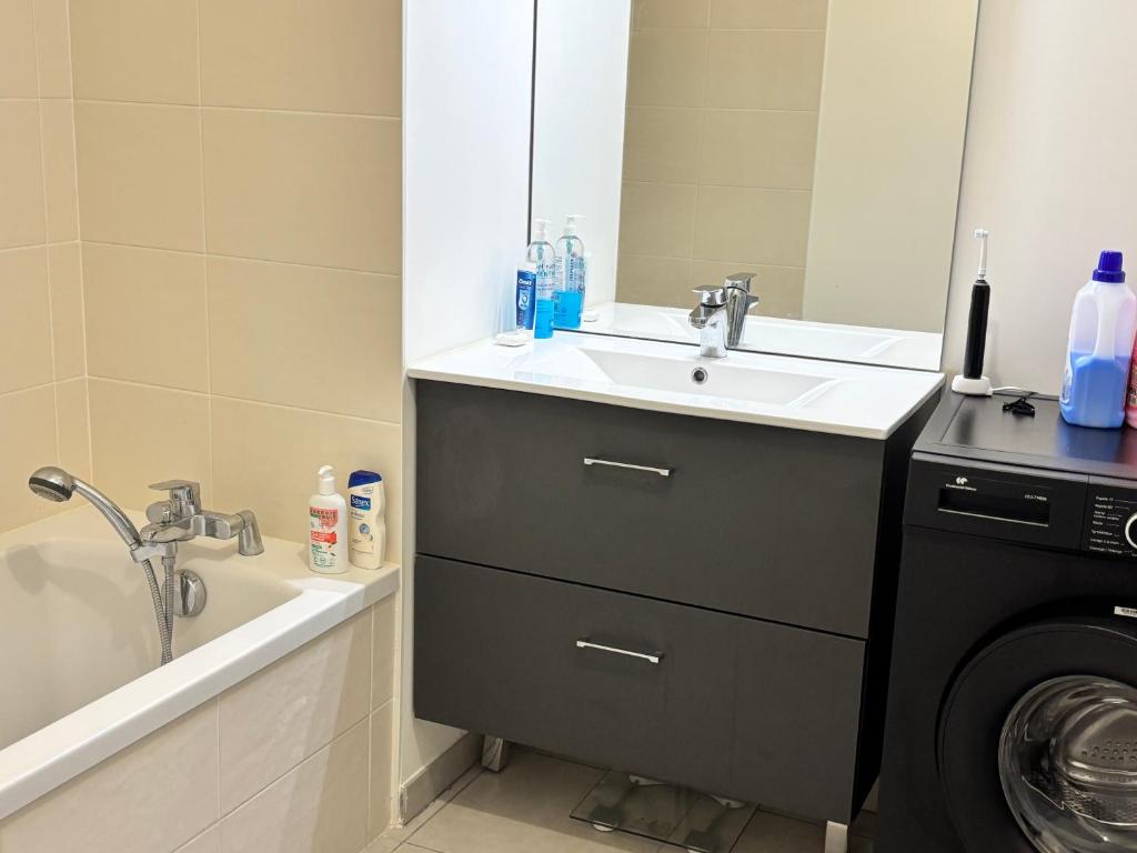 Photo de la galerie de l'établissement Chambre neuve chez habitant, à Vénissieux