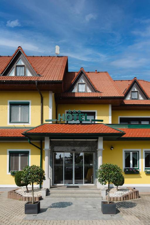 Budova, kde se hotel nachází
