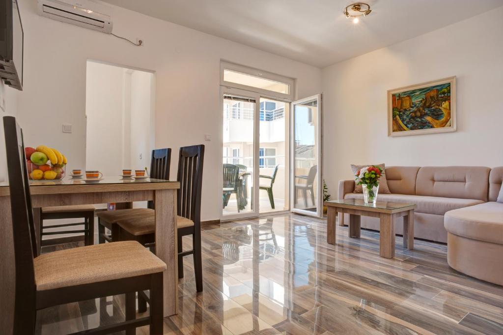 a living room with a couch and a table at Apartmani Agape in Petrovac na Moru