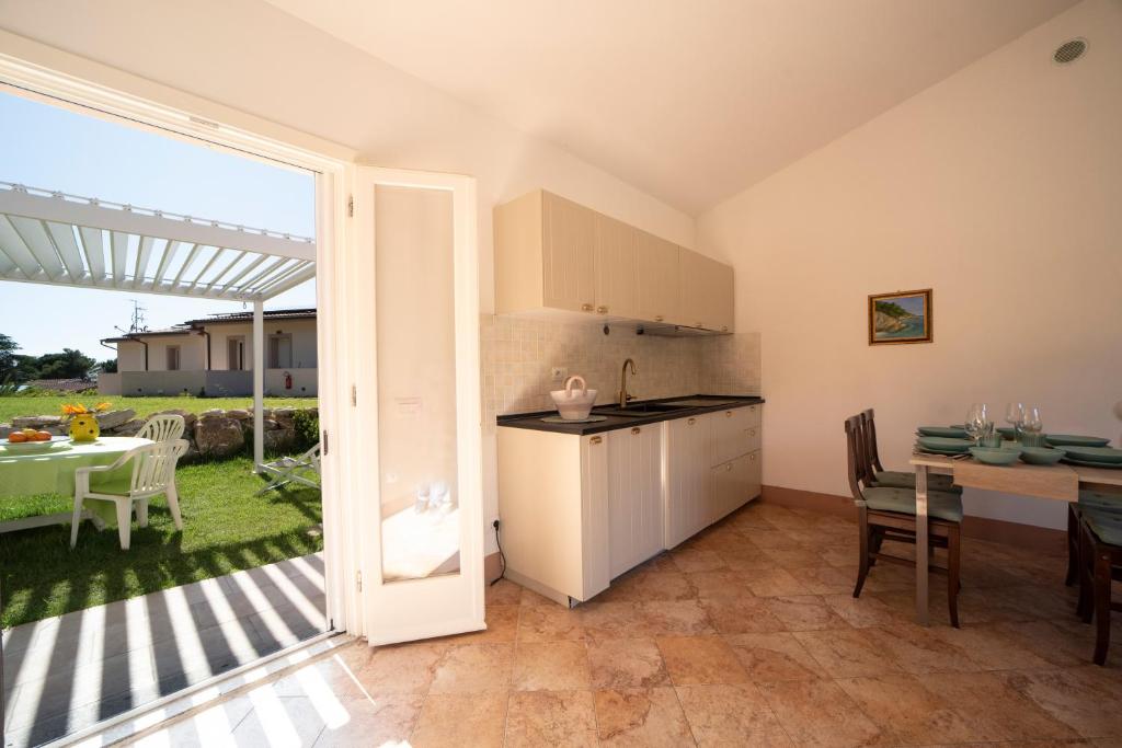 Kuchnia lub aneks kuchenny w obiekcie Residence Le Grazie Est