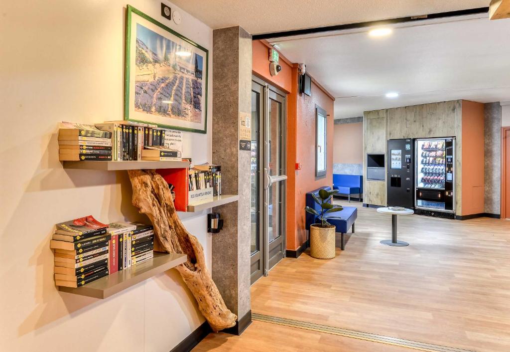 B&B HOTEL Montpellier Sud Lattes - Resim 41