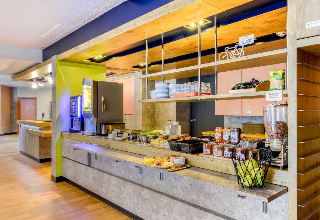 Kuchyň nebo kuchyňský kout v ubytování B&B HOTEL Montpellier Sud Lattes