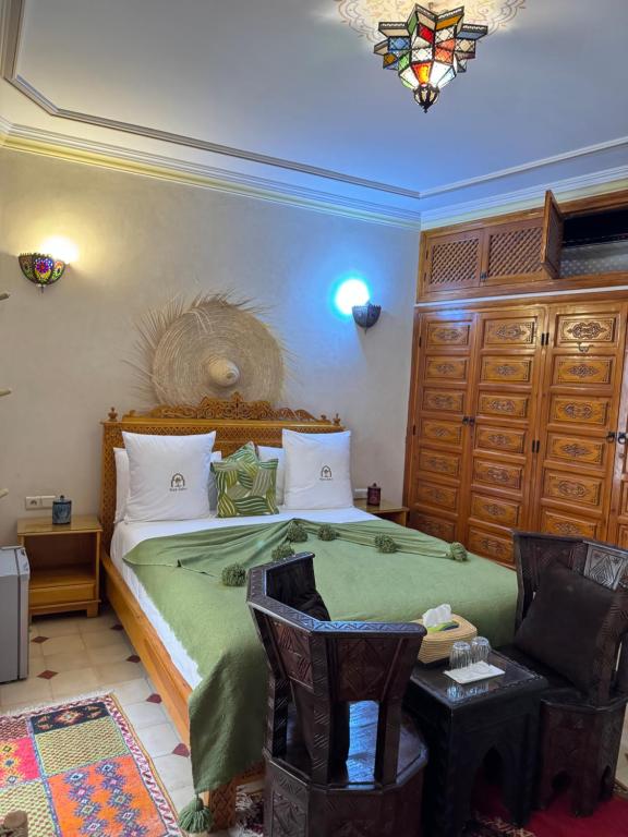 Postel nebo postele na pokoji v ubytování Riad Zahri