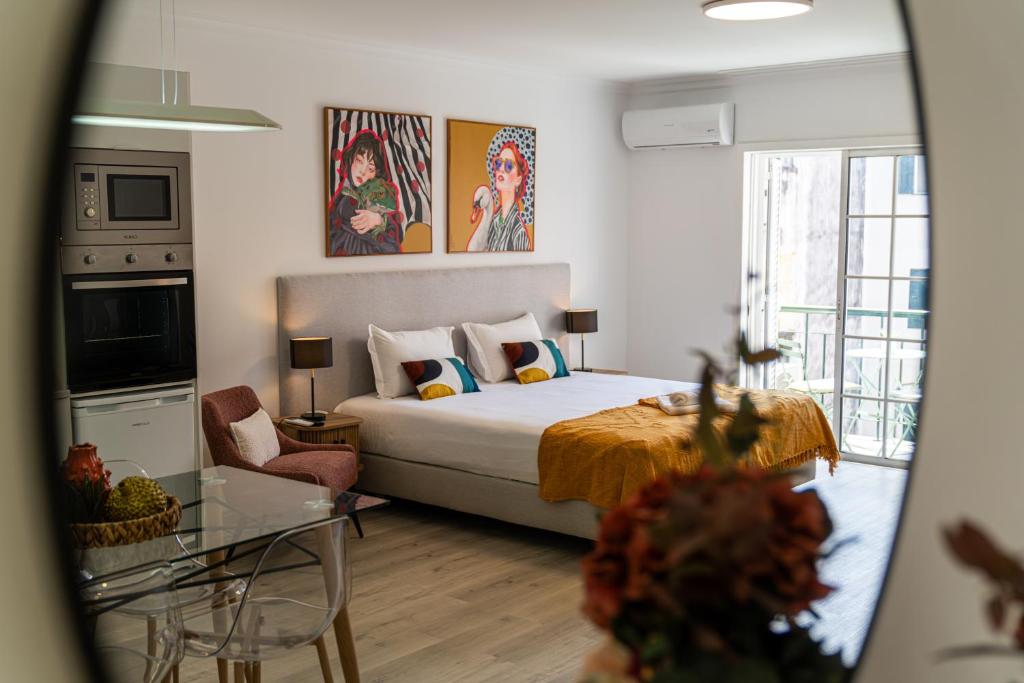 Postel nebo postele na pokoji v ubytování Funchal Heart Studio