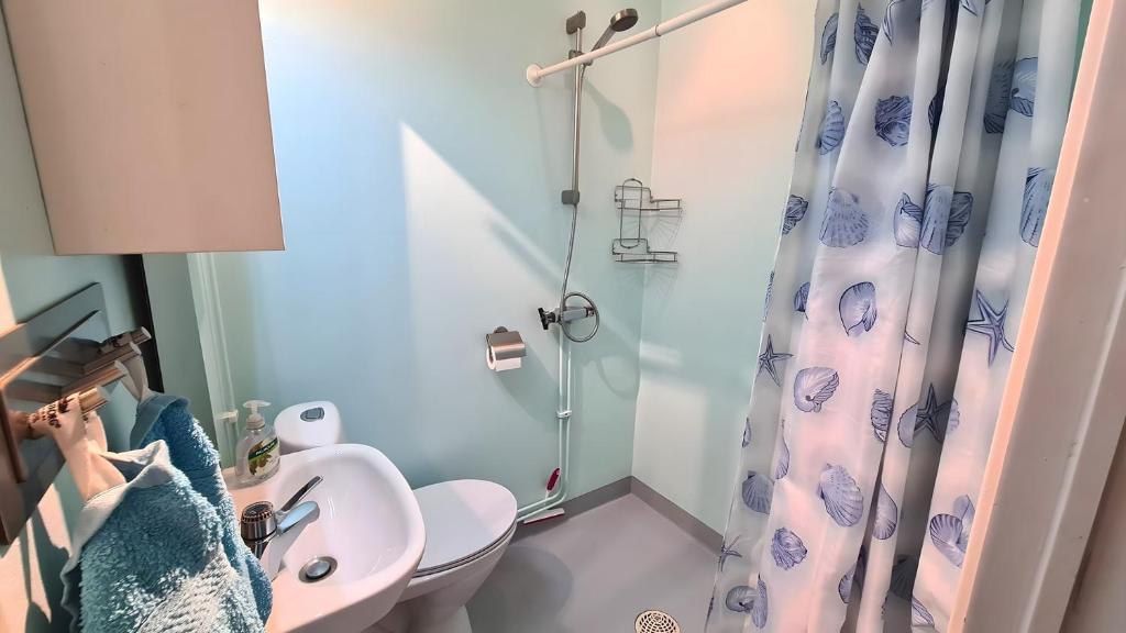 Koupelna v ubytování Space to enjoy - 2BR Apt Smögen