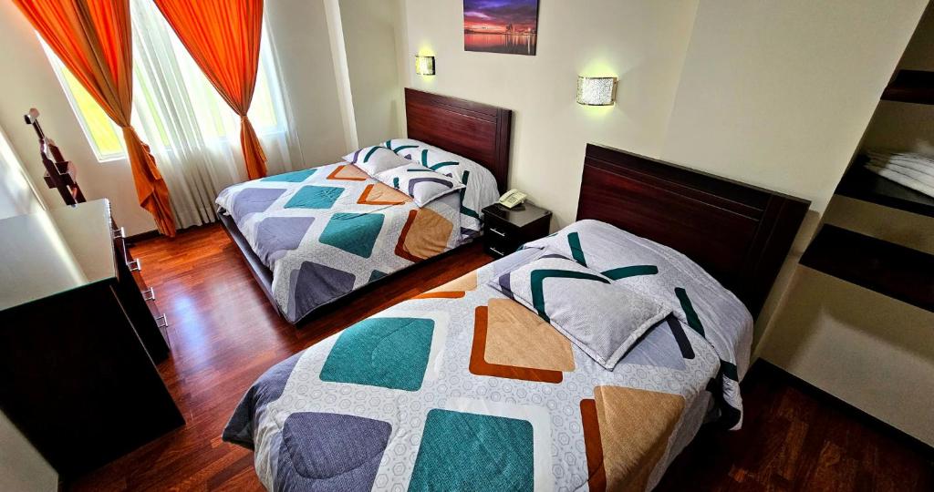 two beds in a small room with at Hotel Avanty in Ipiales