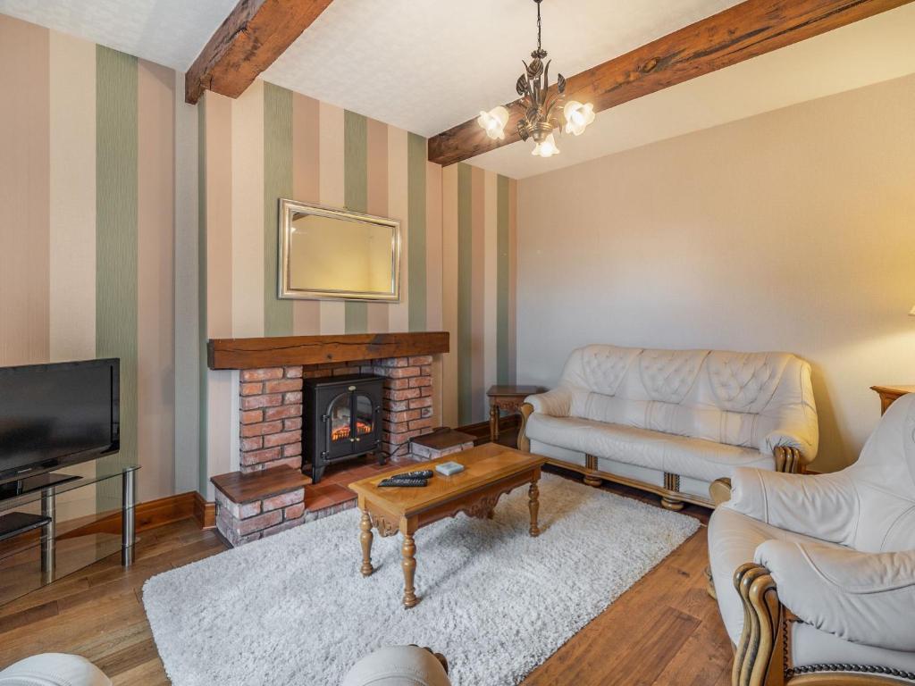 TV a/nebo společenská místnost v ubytování Highfield Cottage