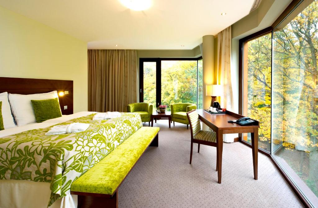 Postel nebo postele na pokoji v ubytování Hotel Zochova Chata - Adult friendly