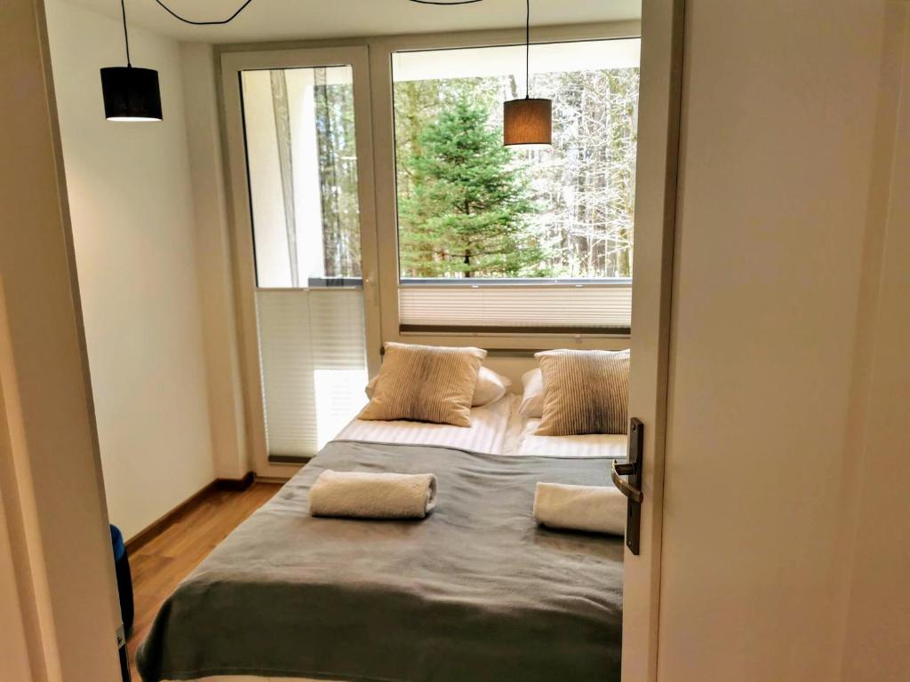Posteľ alebo postele v izbe v ubytovaní Apartament z Widokiem na Park