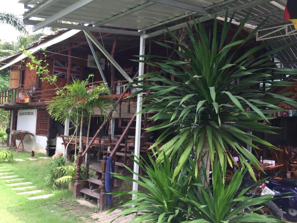 The Lazy Bar Guest House - Resim 5