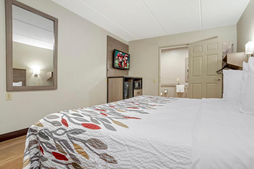 Red Roof Inn West Monroe - Superior King Room Disability Access Smoke Free