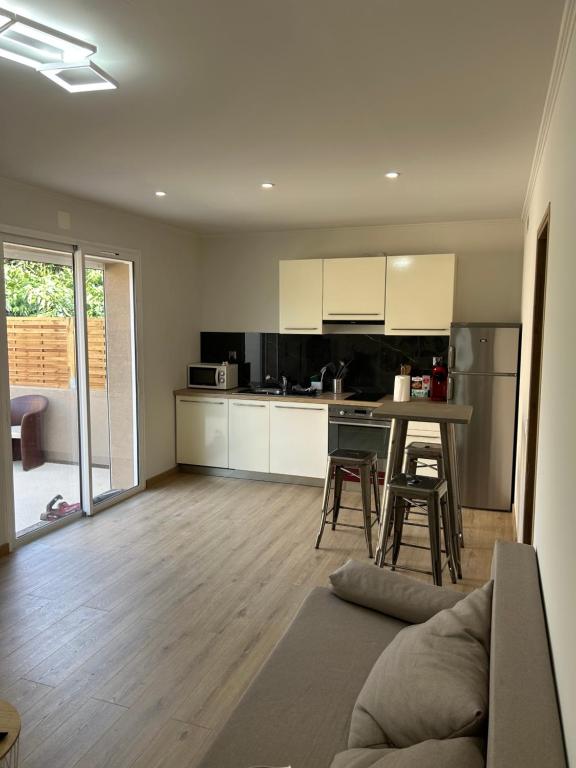 Kuchyň nebo kuchyňský kout v ubytování Appartement plain-pied 4 couchages
