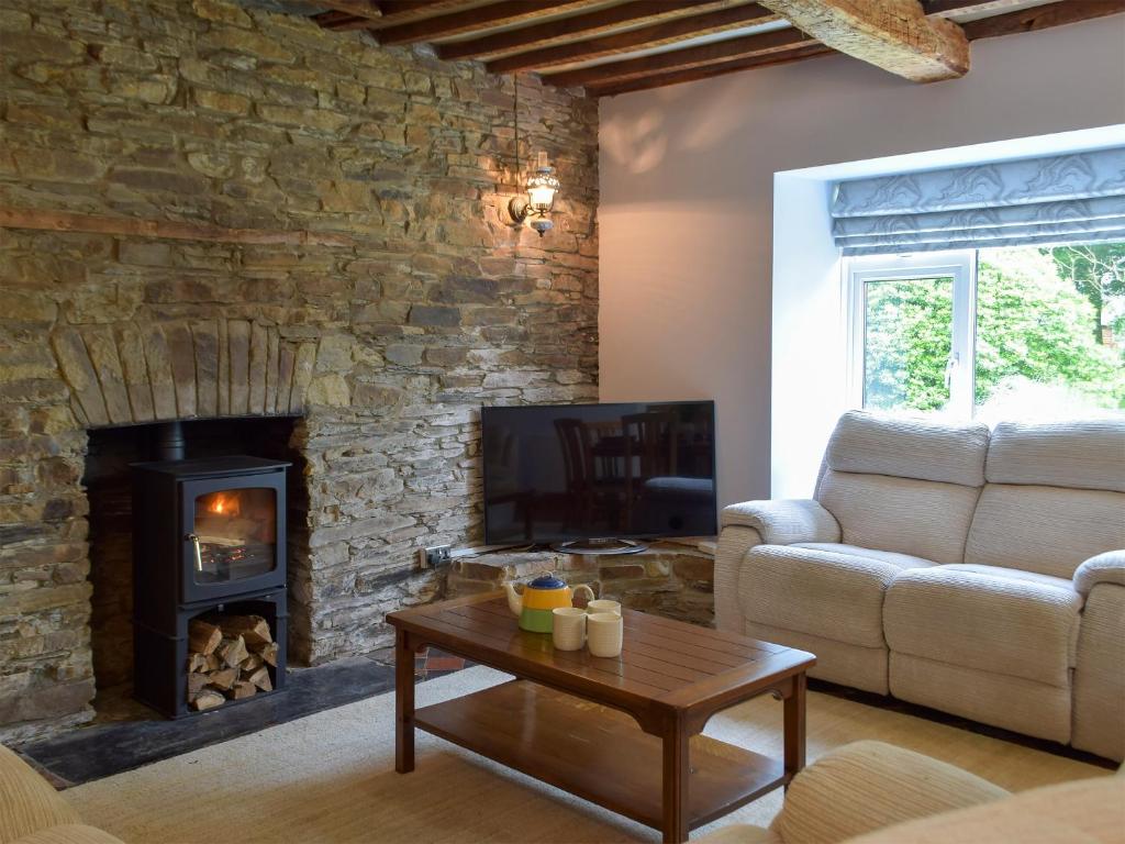 TV a/nebo společenská místnost v ubytování The Farmhouse - Uk13183