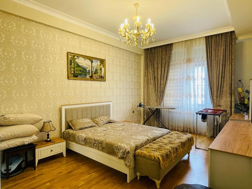 Postel nebo postele na pokoji v ubytování Sumqayit Bulvar