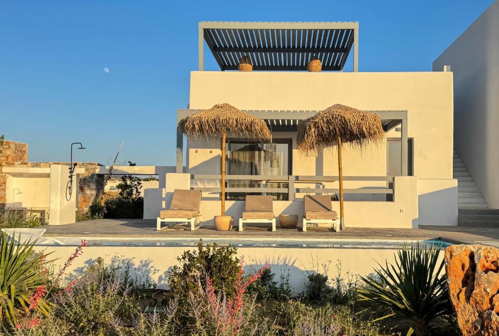 Μπαλκόνι ή βεράντα στο Kastraki Gems Houses option with swimming pool & rooftop
