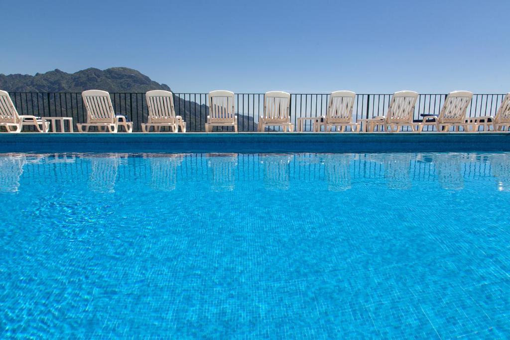 Bazén v ubytování Hotel Graal nebo v jeho okolí