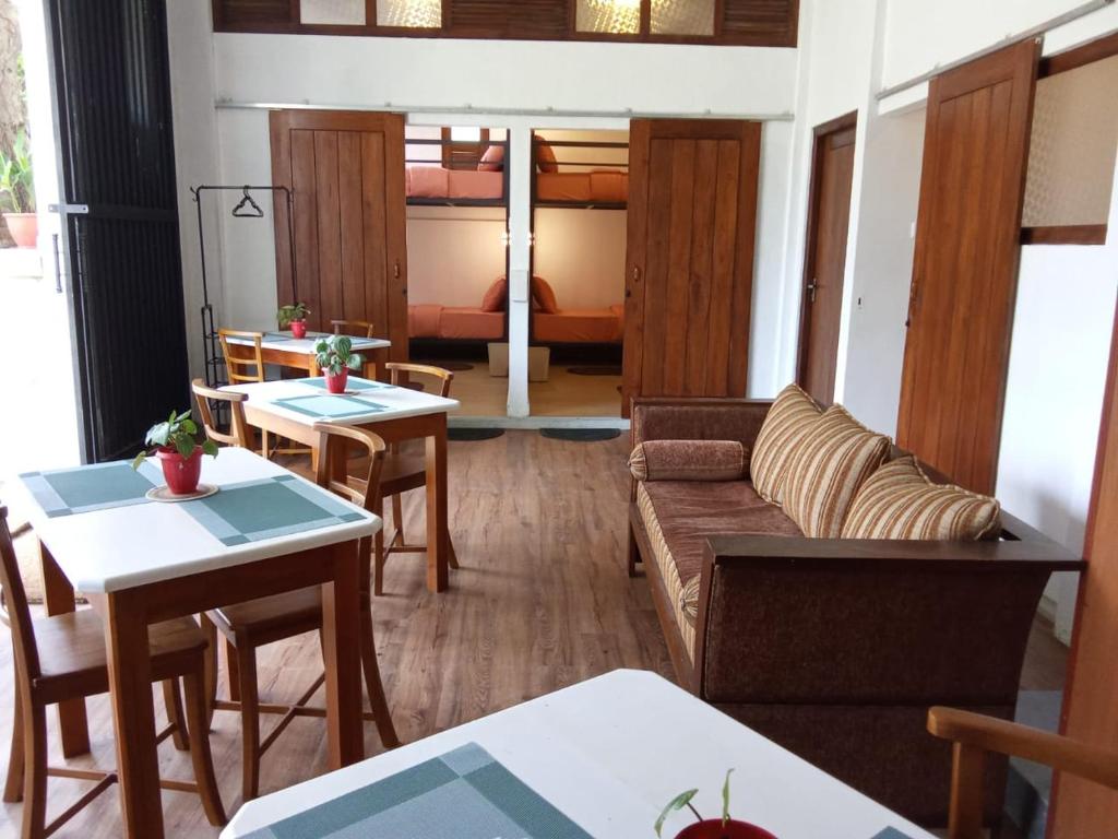 Posezení v ubytování Nifty Hostel Ella
