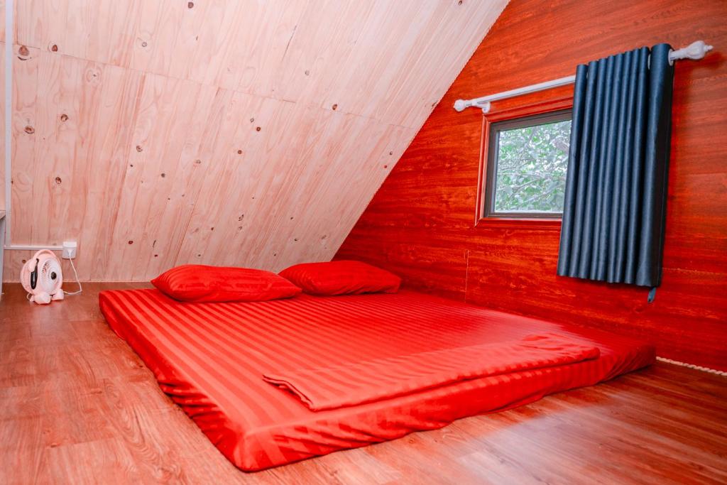 Postel nebo postele na pokoji v ubytování Chiềng Farm Homestay Hoà Bình