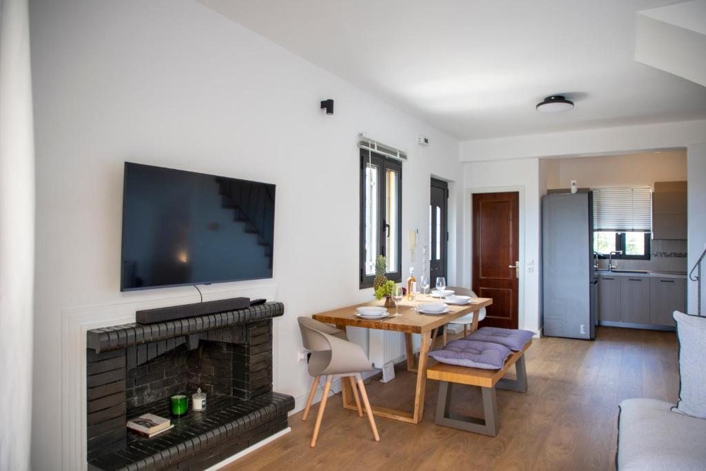 TV a/nebo společenská místnost v ubytování Aetheris Home