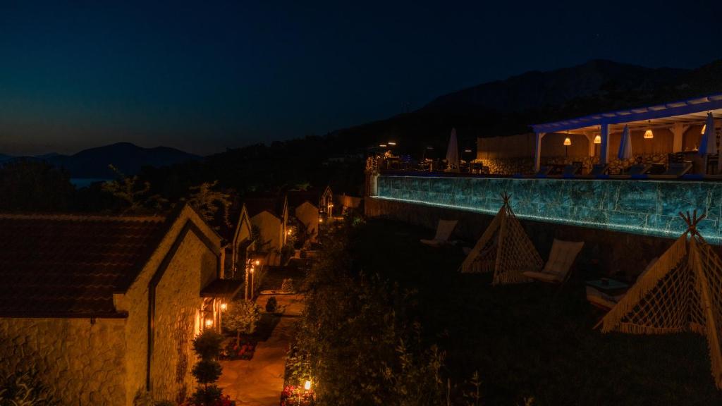 Bazén v ubytování Vista Del Amor Faralya nebo v jeho okolí