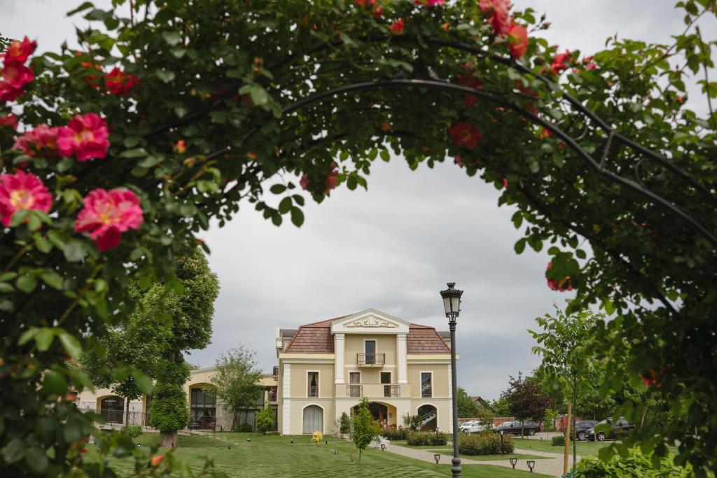 Zahrada ubytování Domeniile Martinutzi -Hotel Cardinal si Conac Rhedey