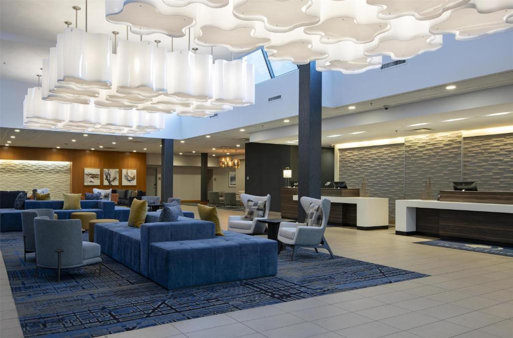 Posezení v ubytování DoubleTree by Hilton West Edmonton