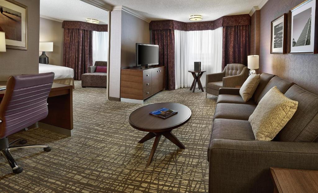 Posezení v ubytování DoubleTree by Hilton West Edmonton