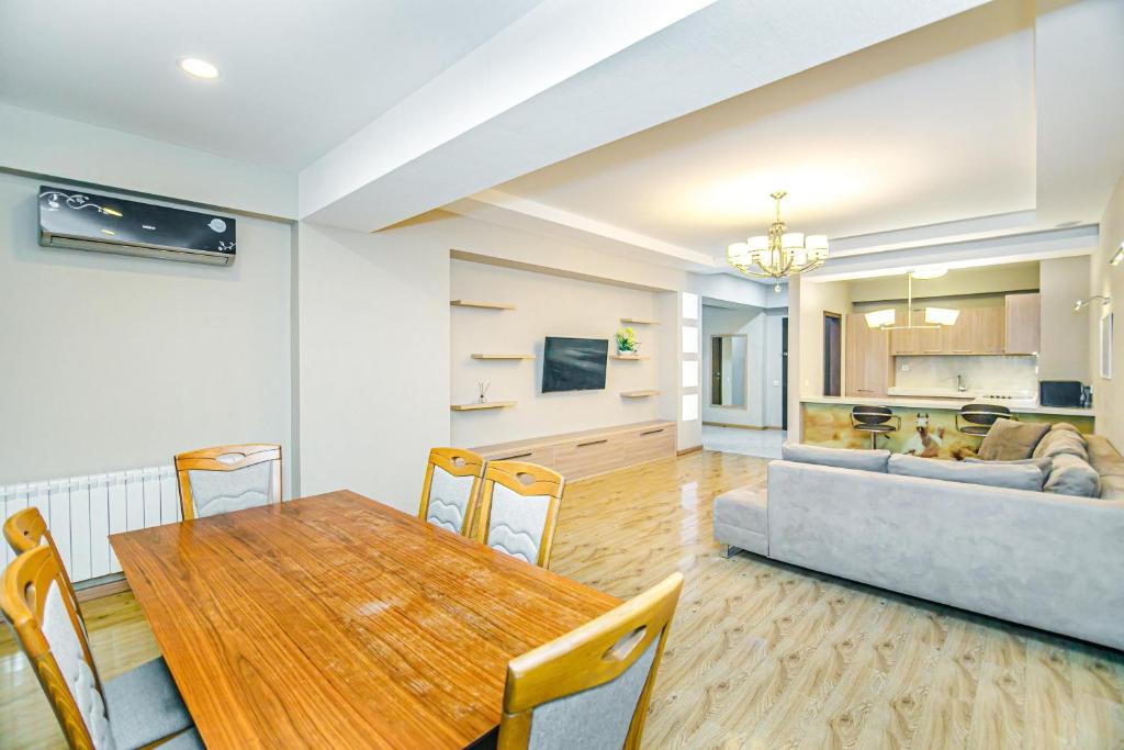 لابی و فضای عمومی Park Azure Modern Apartment by Baku Housing - تصویر ۵