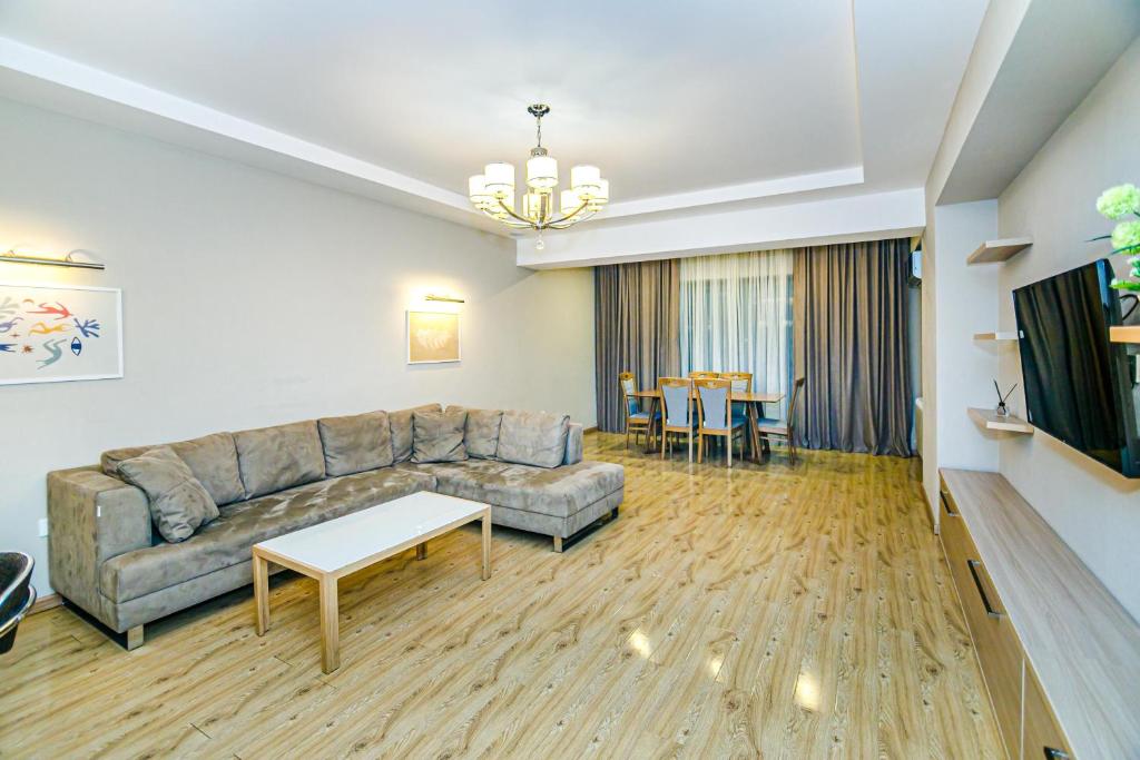 Park Azure Modern Apartment by Baku Housing در باکو