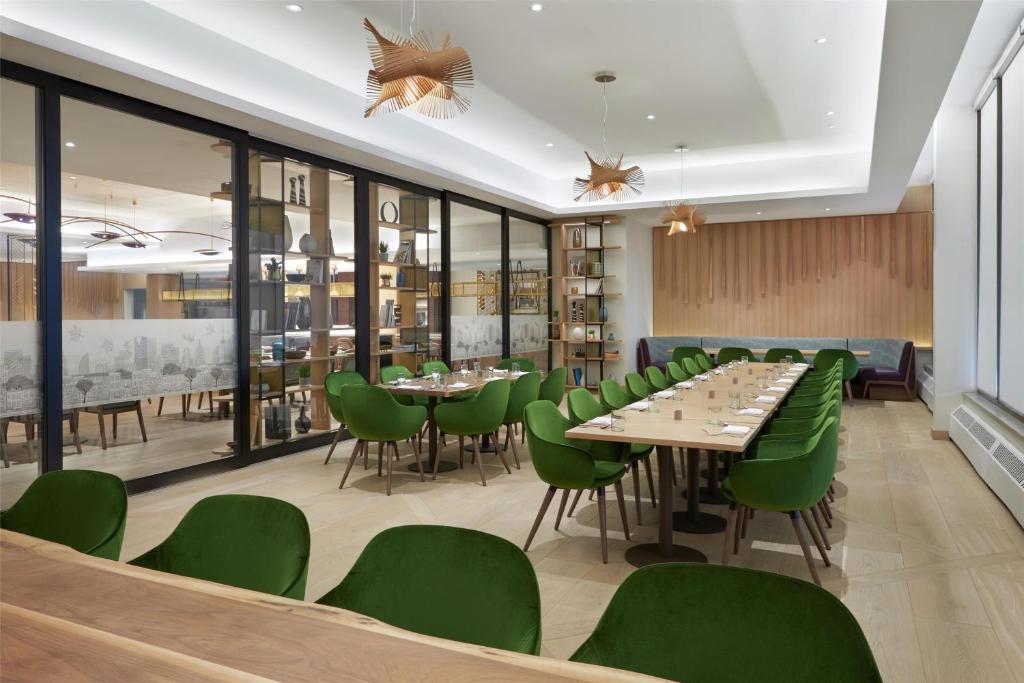 Hilton Toronto Airport Hotel & Suites - Resim 10