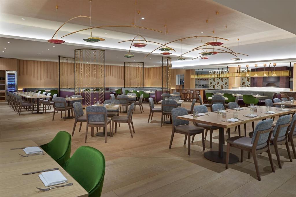 Hilton Toronto Airport Hotel & Suites - Resim 11