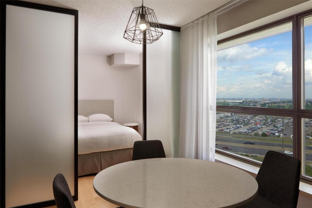 Hilton Toronto Airport Hotel & Suites - Resim 32
