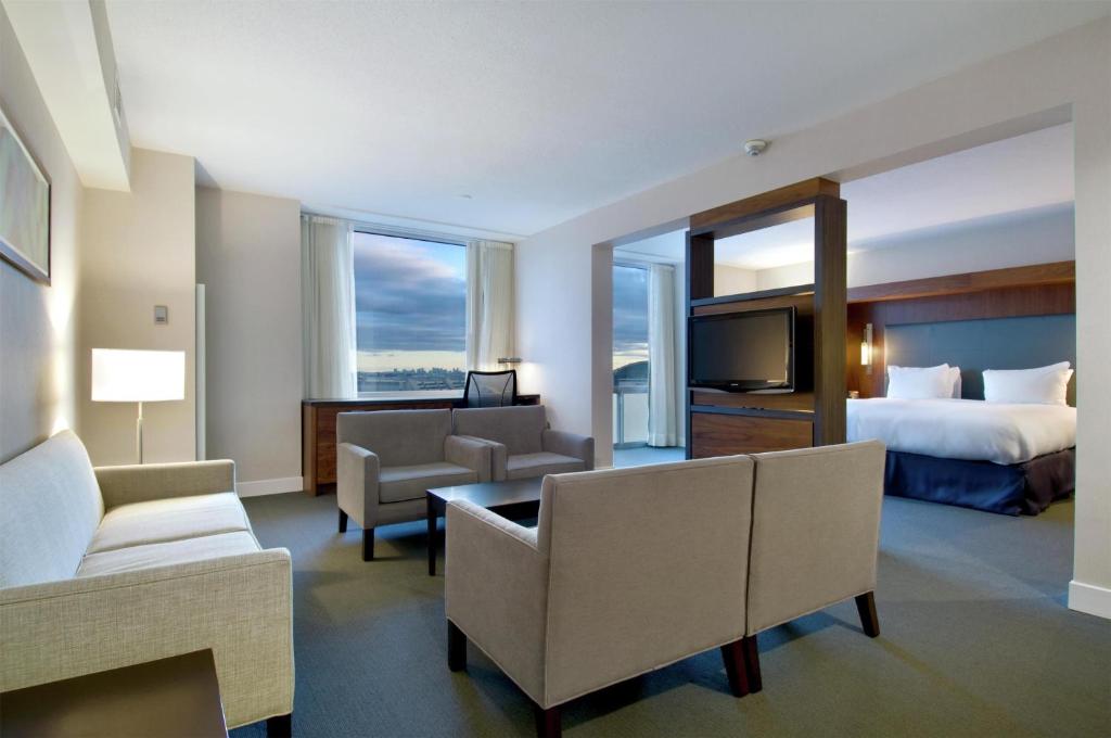Hilton Toronto Airport Hotel & Suites - Resim 39