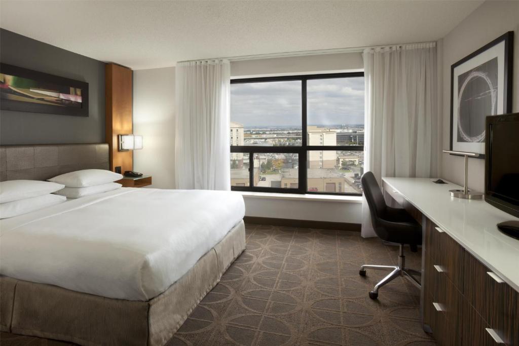 Hilton Toronto Airport Hotel & Suites - Resim 2