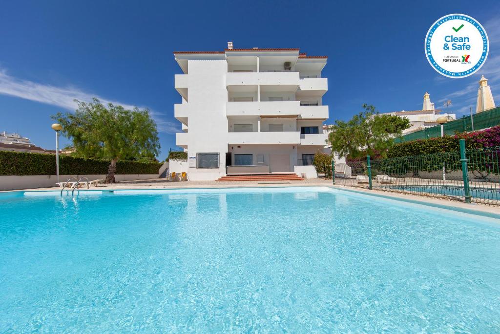 Πισίνα στο ή κοντά στο Miralvor 2 Bed Apartment in Alvor
