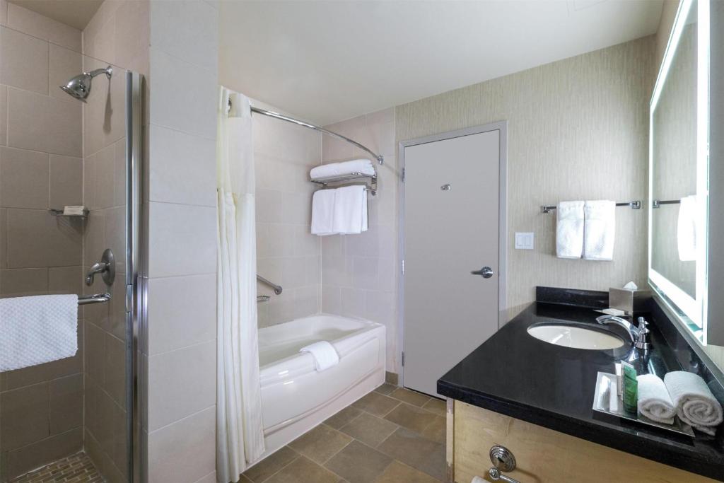 Hilton Whistler Resort & Spa photo