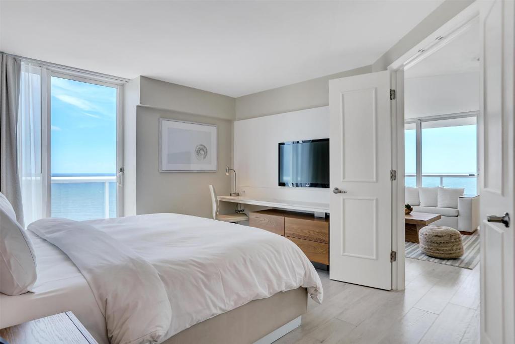 Hilton Fort Lauderdale Beach Resort - 