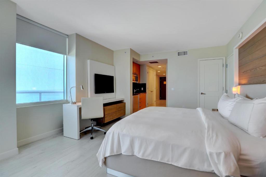 Hilton Fort Lauderdale Beach Resort - 