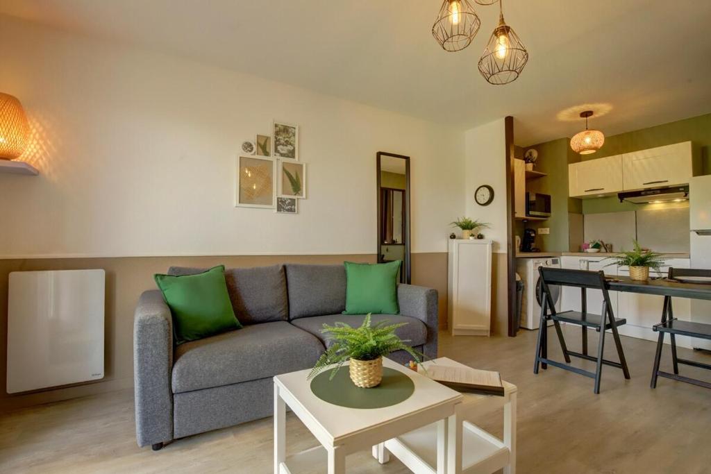 Η κουζίνα ή μικρή κουζίνα στο Le Sporting Land - avec entrée autonome, parking privé & sa piscine ! -