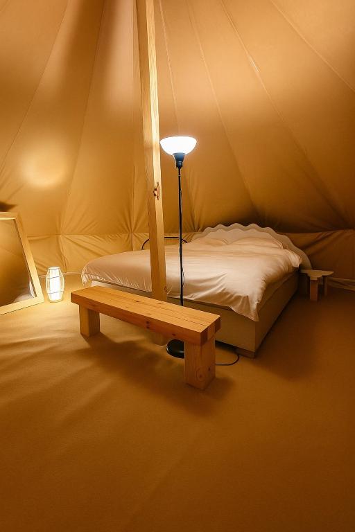Postel nebo postele na pokoji v ubytování Desert Diamond Private Camp