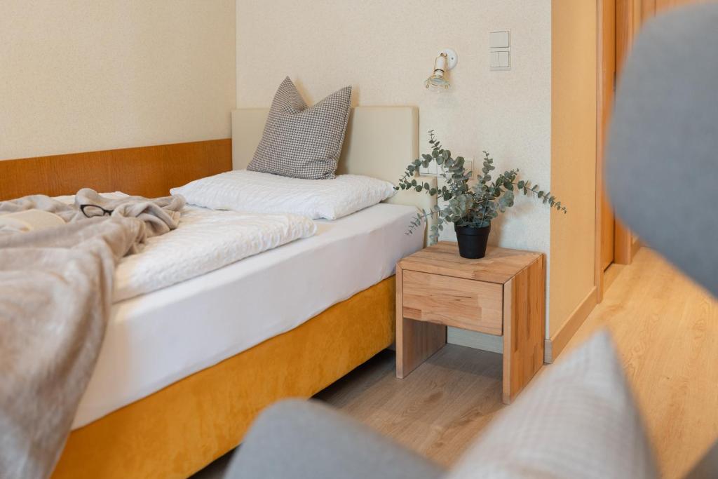 Postel nebo postele na pokoji v ubytování Hotel Nocker