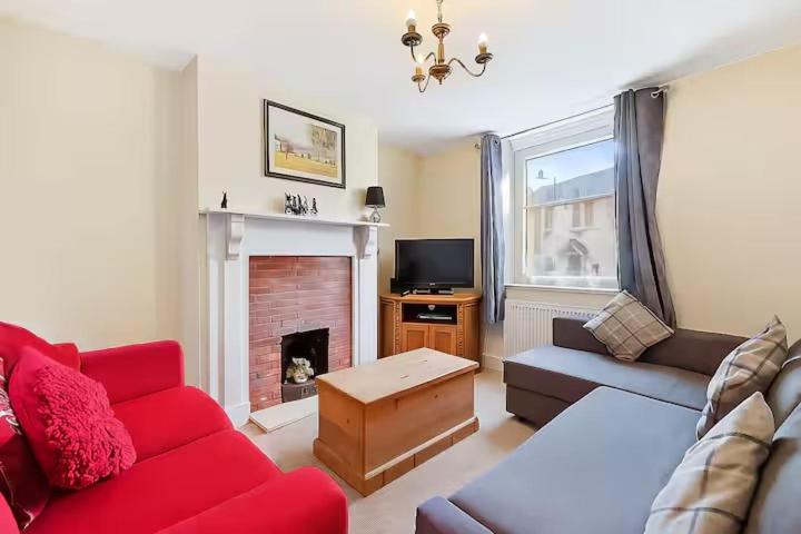 Posezení v ubytování 4 to 5 bedroom house near Burton Latimer, Isham and Welly