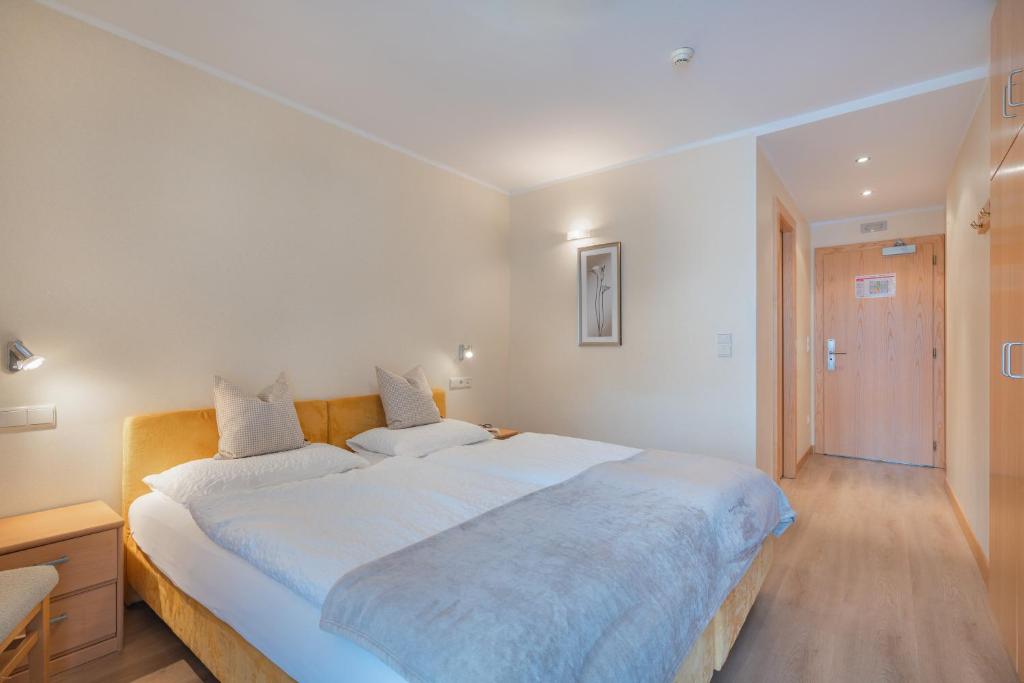 Postel nebo postele na pokoji v ubytování Hotel Nocker