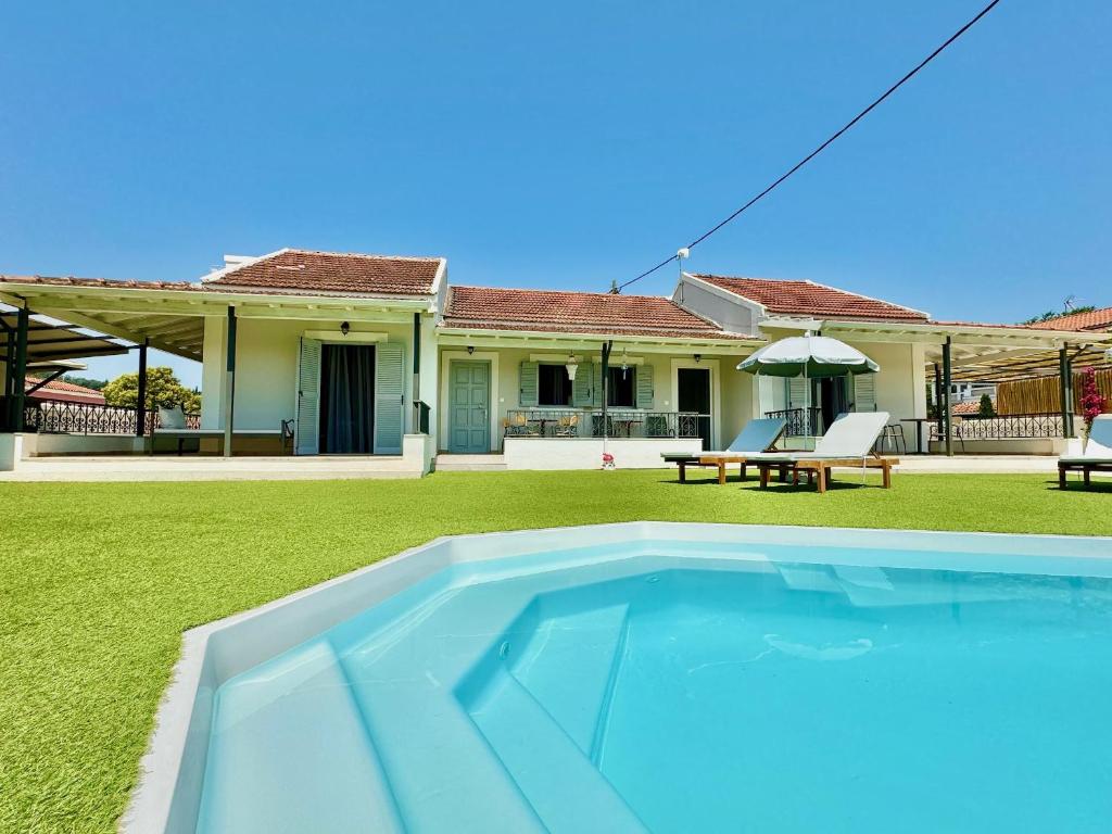 Bazén v ubytování Villa Doramarie Sidari with private pool by DadoVillas nebo v jeho okolí