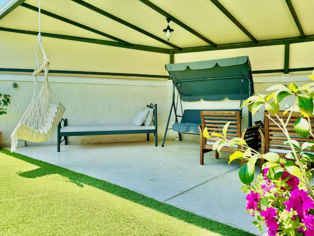 Zahrada ubytování Villa Doramarie Sidari with private pool by DadoVillas
