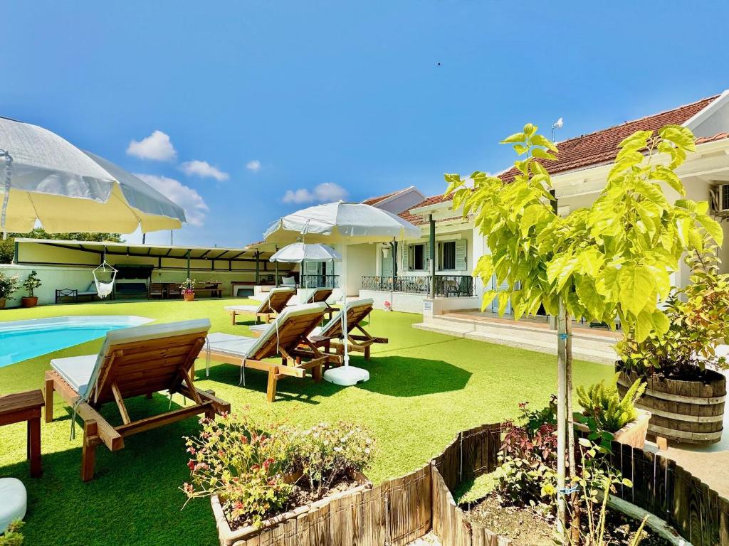 Bazén v ubytování Villa Doramarie Sidari with private pool by DadoVillas nebo v jeho okolí
