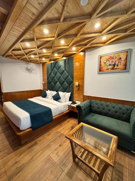 Posezení v ubytování White Season Resort - Mountain View With Premium Rooms # Luxury Stay in Manali